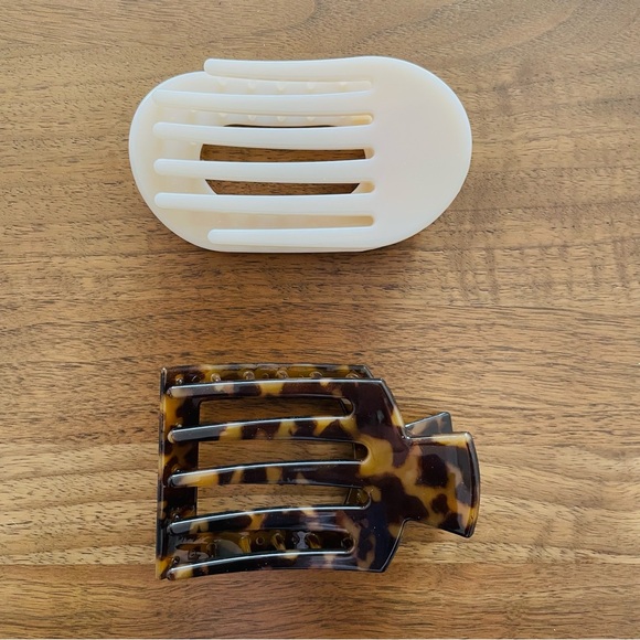 Two Teleties Medium Size Curved Hair Clips tortoise and almond beige - Picture 5 of 11